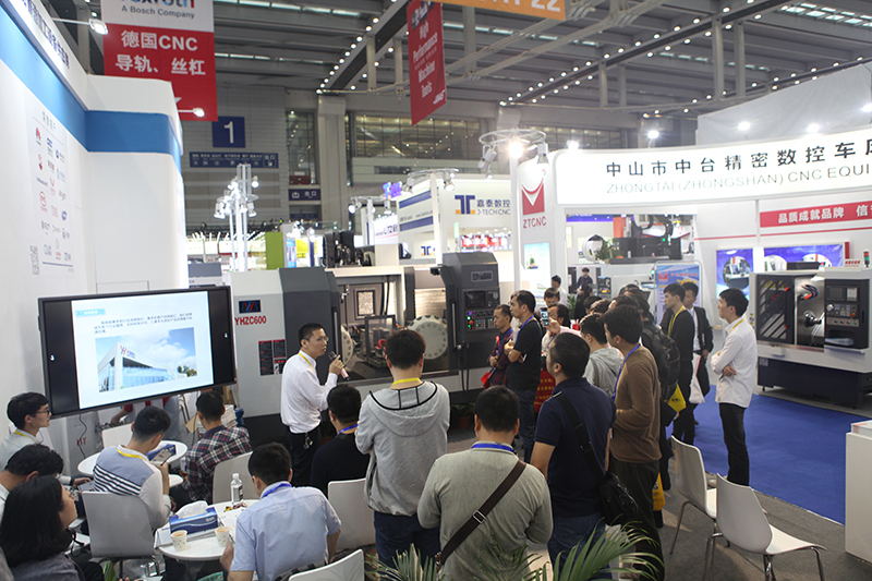 華亞數控新品雙頭臥深圳發(fā)布現(xiàn)場 華亞數控新品雙頭臥深圳發(fā)布現(xiàn)場